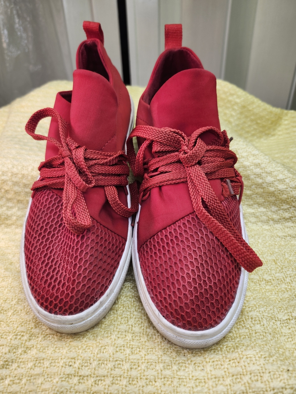 ZUKA Women's Red Knit Mesh Lace-Up S Kneakers
